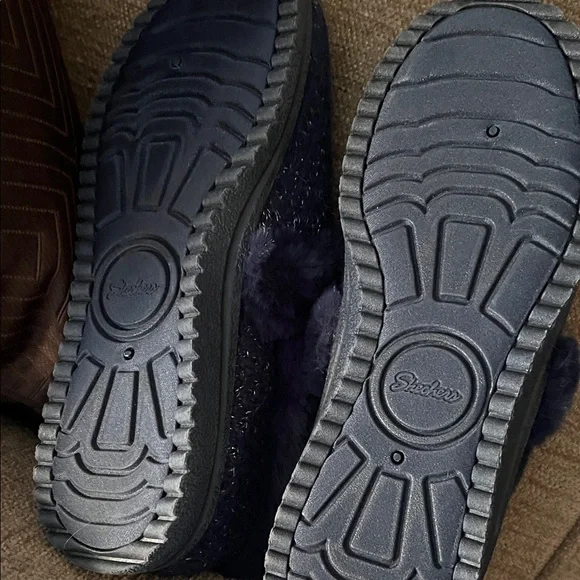 NWOT Skechers Women's Cozy Navy Slippers - Picture 4 of 5